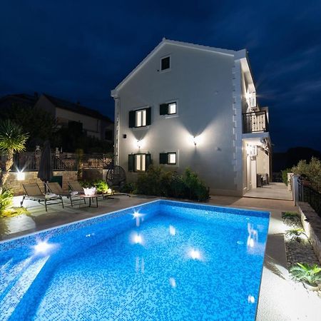 Villa Sun Garden - 4 Star Villa With Heated Swimming Pool, Quiet Bay, Bbq, 50M From The Sea Milna  Eksteriør billede