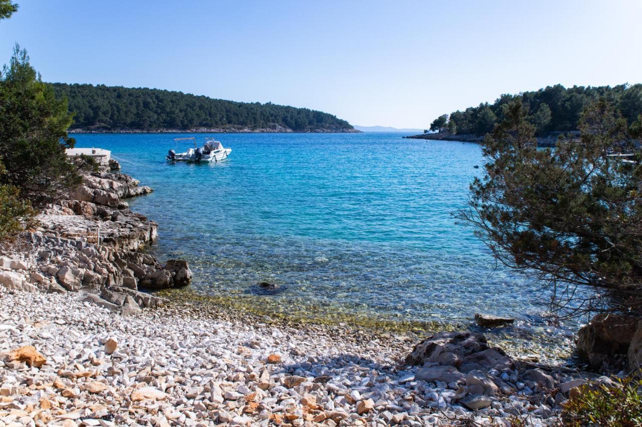 Villa Sun Garden - 4 Star Villa With Heated Swimming Pool, Quiet Bay, Bbq, 50M From The Sea Milna  Eksteriør billede