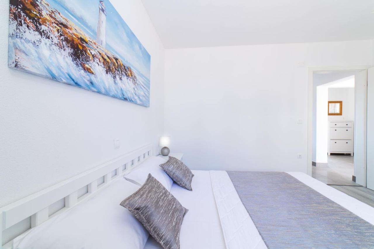 Villa Sun Garden - 4 Star Villa With Heated Swimming Pool, Quiet Bay, Bbq, 50M From The Sea Milna  Eksteriør billede