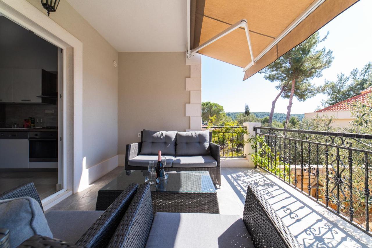 Villa Sun Garden - 4 Star Villa With Heated Swimming Pool, Quiet Bay, Bbq, 50M From The Sea Milna  Eksteriør billede