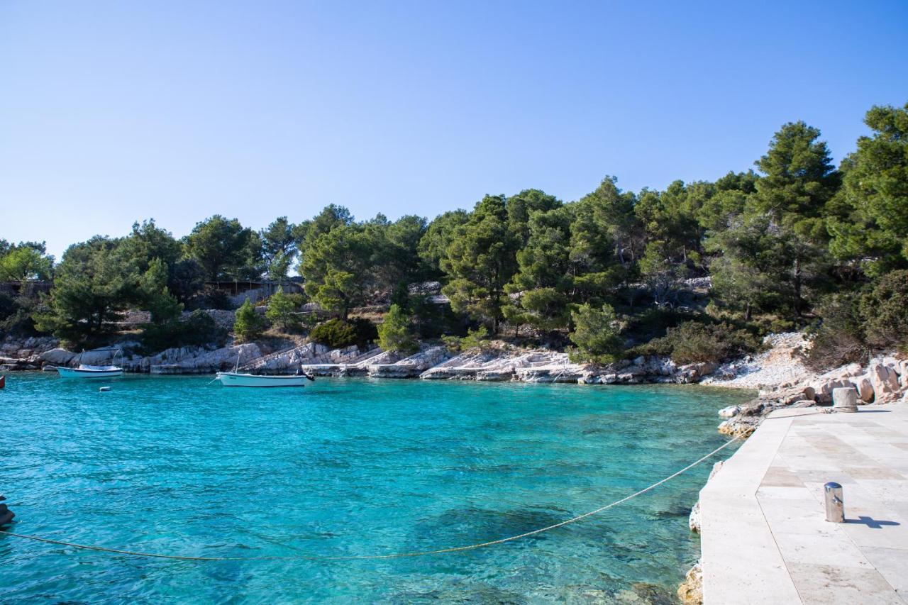 Villa Sun Garden - 4 Star Villa With Heated Swimming Pool, Quiet Bay, Bbq, 50M From The Sea Milna  Eksteriør billede