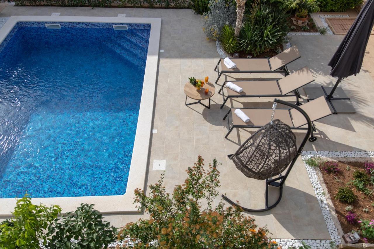Villa Sun Garden - 4 Star Villa With Heated Swimming Pool, Quiet Bay, Bbq, 50M From The Sea Milna  Eksteriør billede