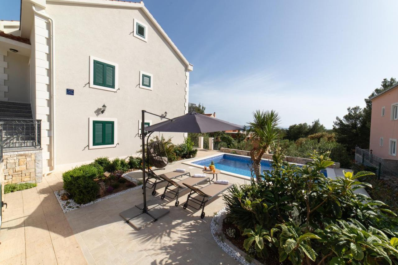 Villa Sun Garden - 4 Star Villa With Heated Swimming Pool, Quiet Bay, Bbq, 50M From The Sea Milna  Eksteriør billede