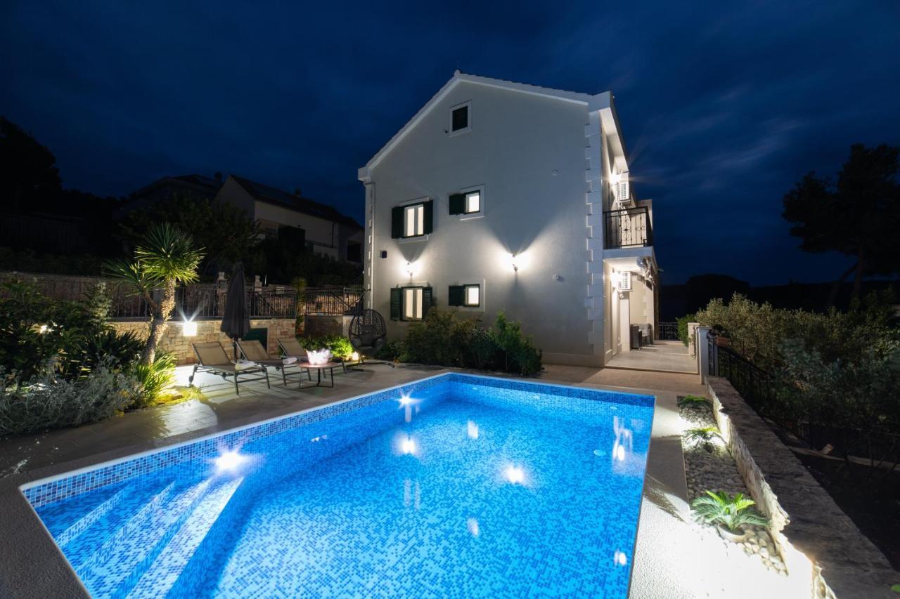 Villa Sun Garden - 4 Star Villa With Heated Swimming Pool, Quiet Bay, Bbq, 50M From The Sea Milna  Eksteriør billede