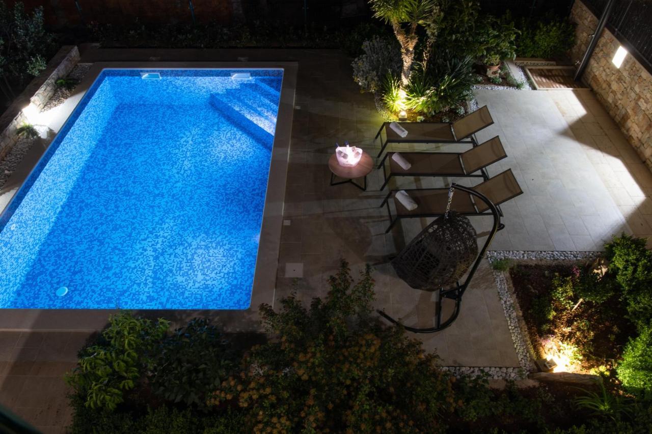 Villa Sun Garden - 4 Star Villa With Heated Swimming Pool, Quiet Bay, Bbq, 50M From The Sea Milna  Eksteriør billede