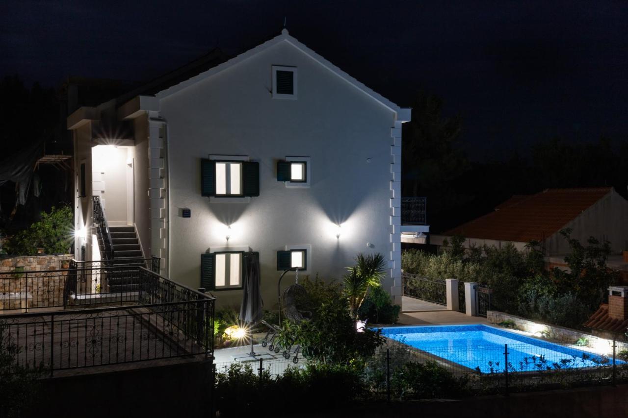 Villa Sun Garden - 4 Star Villa With Heated Swimming Pool, Quiet Bay, Bbq, 50M From The Sea Milna  Eksteriør billede
